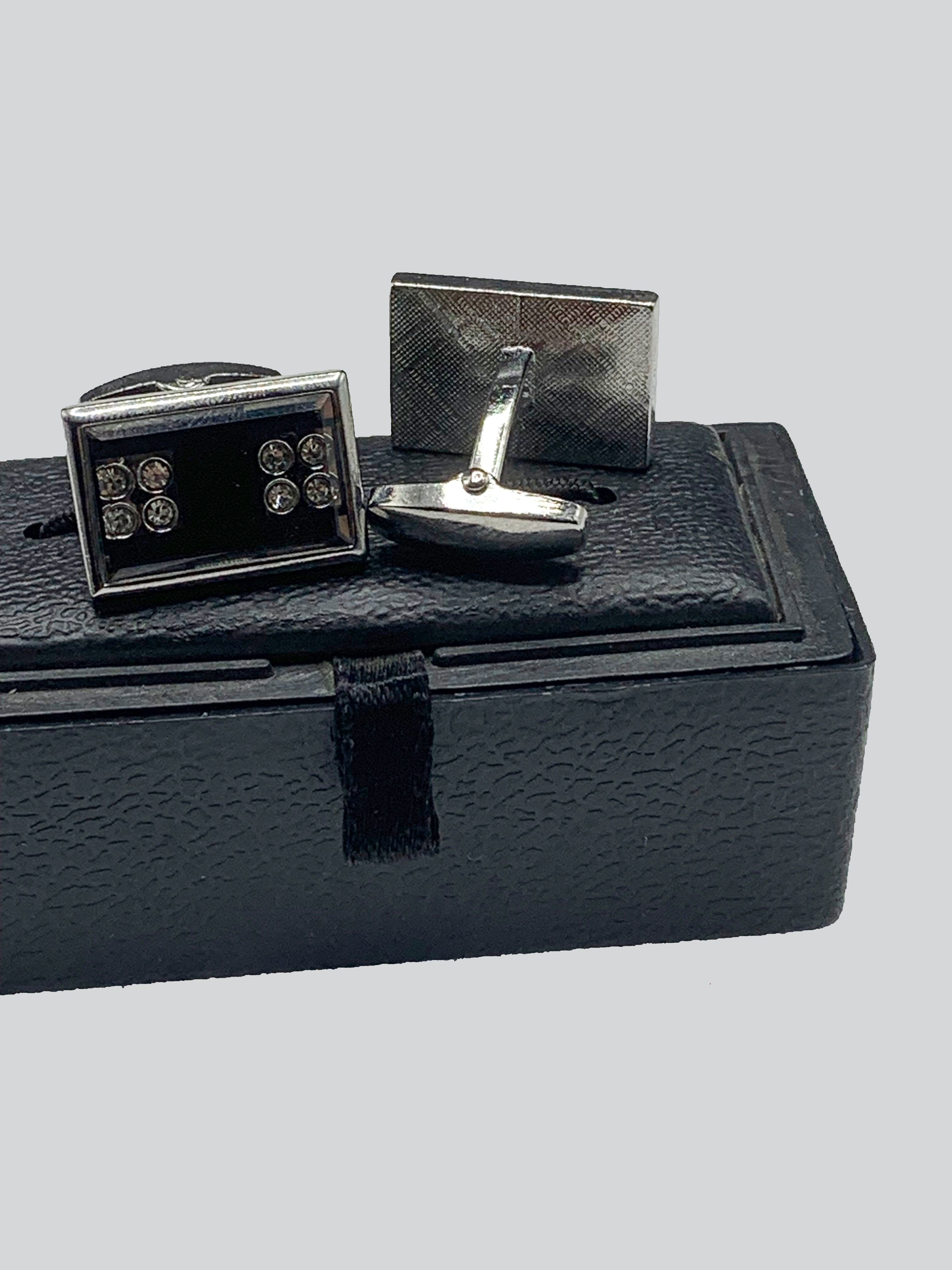 CUFFLINKS (011)